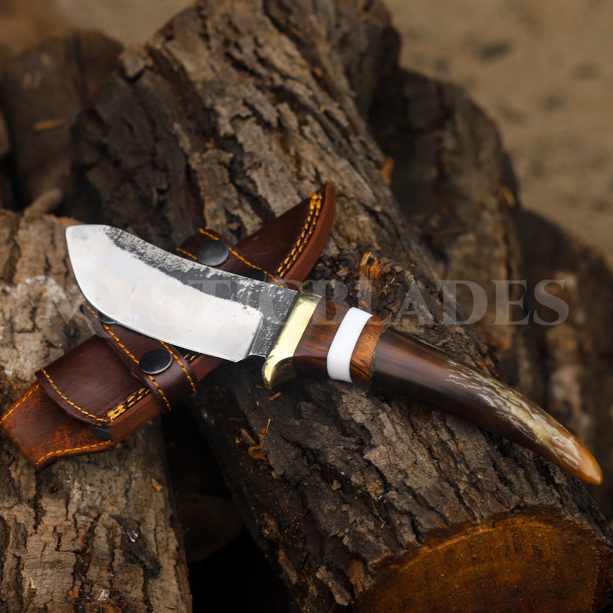 Handmade Damascus Hunting Knife: 10'' Carbon Steel Tracker